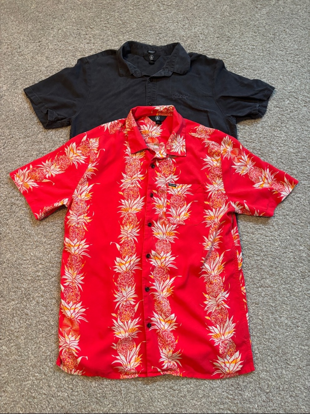 Volcom Men's Red Pineapple-Print Short-Sleeve Button-Down & Black Wash Shirt